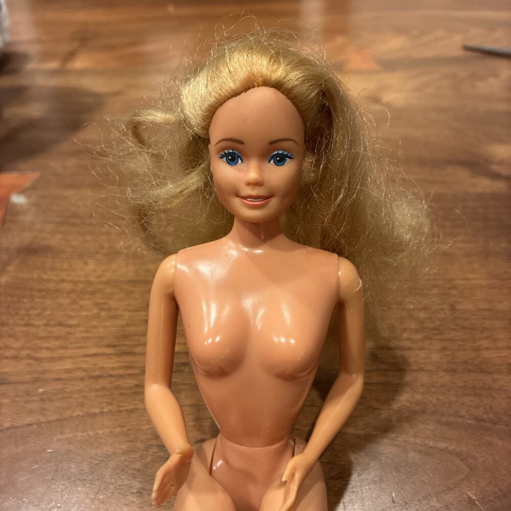 Vintage 1966 Mattel Barbie Doll Blonde Blue Eyes Twist And Turn Waist Taiwan